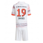 Bayern Munich Alphonso Davies #19 Udebanetrøje Børn 2025-26 Kort ærmer (+ bukser)