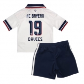 Bayern Munich Alphonso Davies #19 Udebanetrøje Børn 2026-27 Kort ærmer (+ bukser)