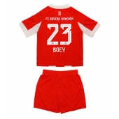 Bayern Munich Sacha Boey #23 Hjemmebanetrøje Børn 2025-26 Kort ærmer (+ bukser)