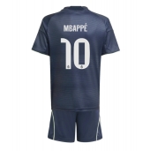Real Madrid Kylian Mbappe #10 Udebanetrøje Børn 2025-26 Kort ærmer (+ bukser)